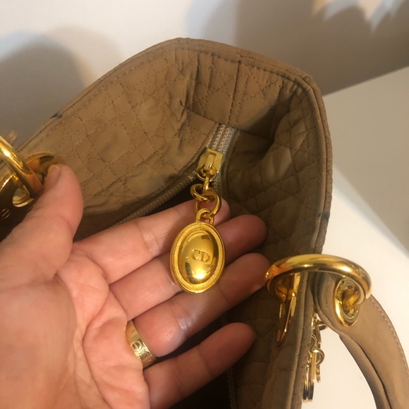 Authentic CHRISTIAN DIOR carnage in fabric - Picture 12 of 16